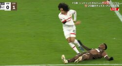 スタジアム騒然！チェイス・アンリ、“爆速タックル”でぶっ飛ばす→相手FWをピッチ上に大の字で倒した瞬間「ヤバすぎ」 ドン引きレベルの“強靭フィジカル”「怖っ！」