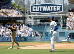 大谷翔平、1安打1左飛でダルビッシュ有との今季初対戦は引き分け　ドジャースは接戦制し首位攻防戦を3連勝でスイープ
