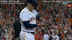 サイン盗み？知らないね！コレアの“時計パフォーマンス”でMLBファンが大騒ぎ 解説者「これは何か起こる」