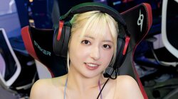 eスポーツチーム加入で話題 麻倉瑞季、“悩殺ファイター”グラビアで放つ肉感ボディ 『週刊SPA！』