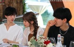 爆モテ高3女子・りょうかの隣に座りたい男子たちが取り合い？「俺も座りたい」「席替わらん？」『今日好き』卒業編2023第5話