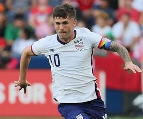 「アメフトぽいな」「ロナウドの大五郎カット？」アメリカ代表の“米国感満載”の新ユニホームが話題！