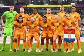 連勝目ざすオランダ、エクアドル戦のスタメンを発表！初戦から３人を変更。エースのデパイは再びベンチスタート【W杯A組】