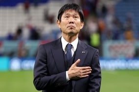 「なんて紳士的な振る舞いだ！」敗戦後にサポーターにお辞儀した森保監督にクロアチア地元紙が感服！「そしてサポーターはゴミを…」【Ｗ杯】