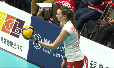 およそ2メートルの長身美女が魔球サーブ 回転が“ピタッ”と止まって