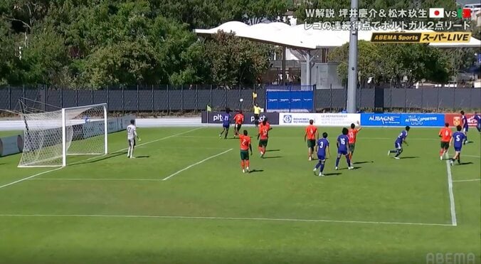 「オフサイド…じゃないですよね」U-19日本代表戦、目を疑う“不可解判定”に解説も思わず苦笑 ファンからも疑問の声相次ぐ 4枚目