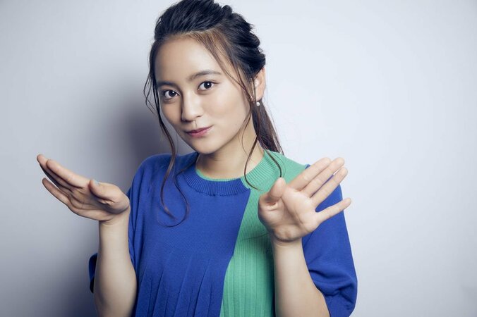 岡田結実、連続ドラマ初主演で妖精役の遠藤憲一と恋人よりも密な距離に　「おじさんのかわいさに癒されます」 7枚目