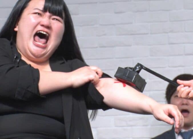 【写真・画像】オダウエダ、「あゆの焼き印です」浜崎あゆみロゴ無断使用！？放送ギリギリネタを披露　3枚目