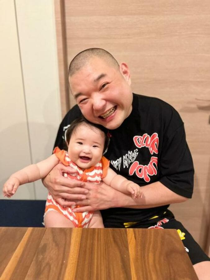  内山信二の妻、最高だと思う夫「内山家ベストファーザー賞！！」  1枚目