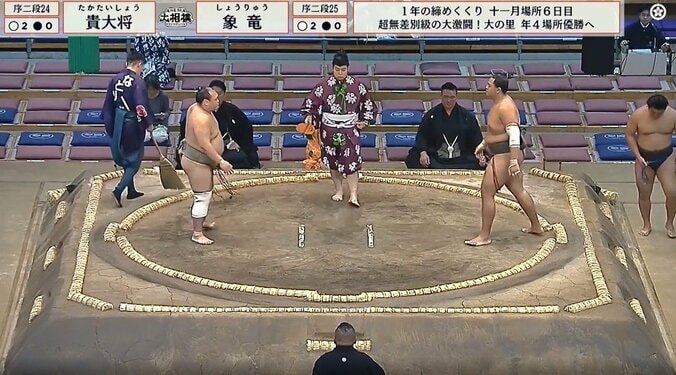 写真右が序二段二十五枚目・象竜（音羽山）