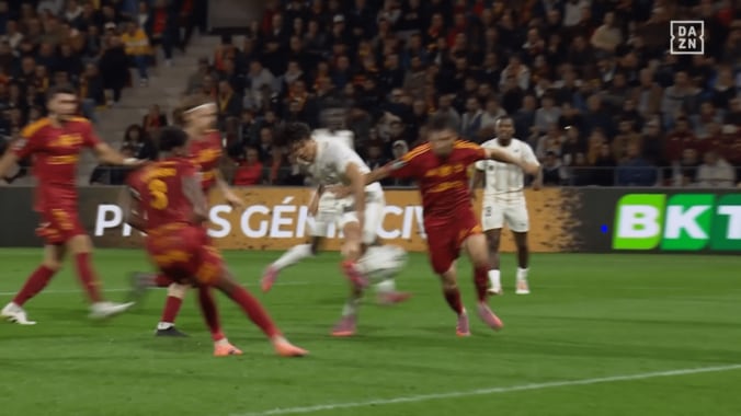 「無双状態きた」中村敬斗、ブラジル撃破から中２日でゴール！「なんで２部リーグにいるの？ってレベル」「狭いところで凄いな」密集で華麗なコントロールショット 4枚目