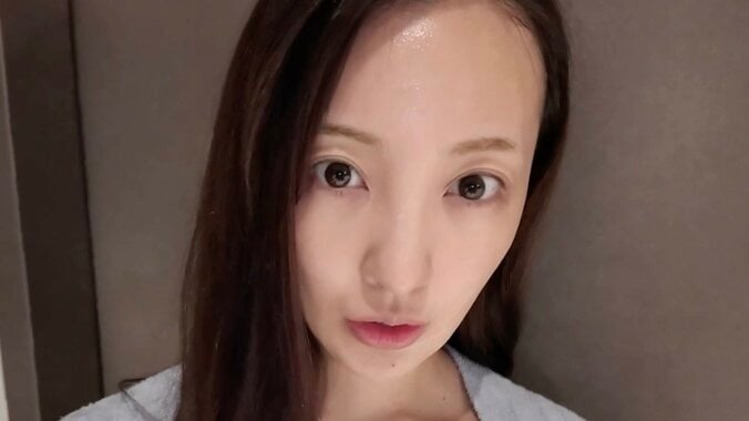 【写真・画像】1児の母・板野友美（35）「普段は素っ裸で…（笑）」 風呂上がりの美容ケア明かす　1枚目