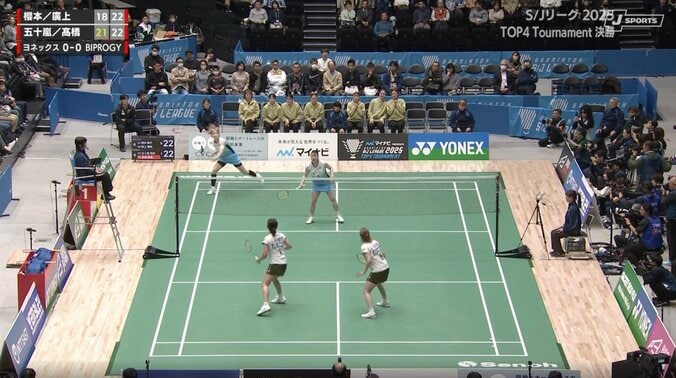 女子バドミントンで90秒間の“異例”超ロングラリー　「動いて打つ」「前に出る」「返した返した！」場内どよめき、選手は倒れる 3枚目