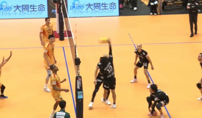 見事なスパイク