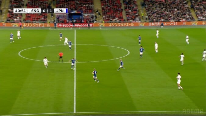 「“佐野回収”の流行語あるで」日本代表MFがイングランド相手に無双！爆速パスカット→絶品パスにSNS衝撃「プレミア移籍だ」 4枚目