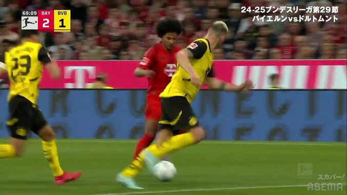 理不尽過ぎだろ！守備陣を全員無効化する圧巻“神ドリブル”からのスーパーゴール！「明らかに1人スピードが違う」「個で組織を破壊」 3枚目