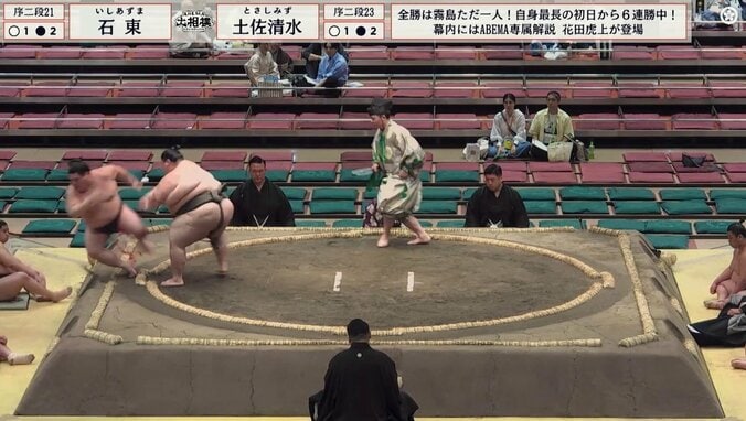 力士が親方に“モロ被弾” 衝撃光景にどよめき