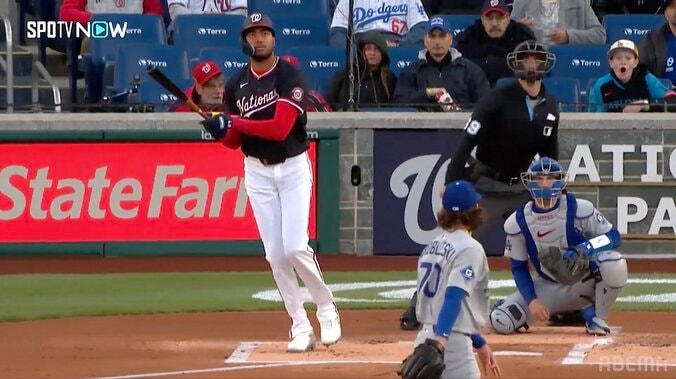 【写真・画像】大谷翔平も「It's cold！」気温6度のドジャース戦で異例光景…キケらナインが一様に“寒すぎる”リアクション連発　1枚目