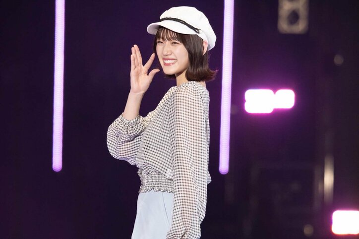 日向坂46が平成最後の『TGC』で3曲ミニライブ、濱岸ひよりが初ランウェイで笑顔を見せる