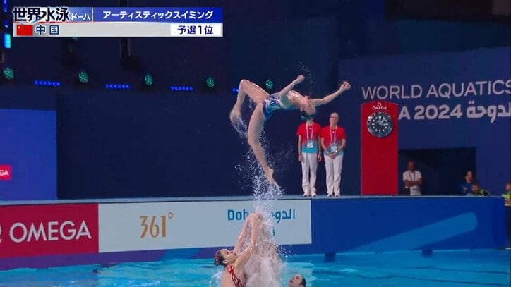 高く美しき舞い！世界水泳AS・中国チーム、水から飛び出たとは思えない空中演技に沸き起こる大歓声
