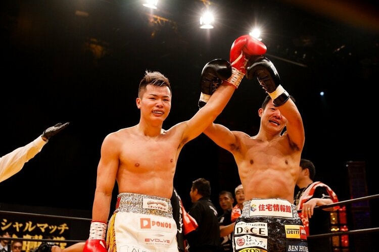 写真・画像】亀田興毅、“完全引退”を宣言 ヘッドギアを自らはずして