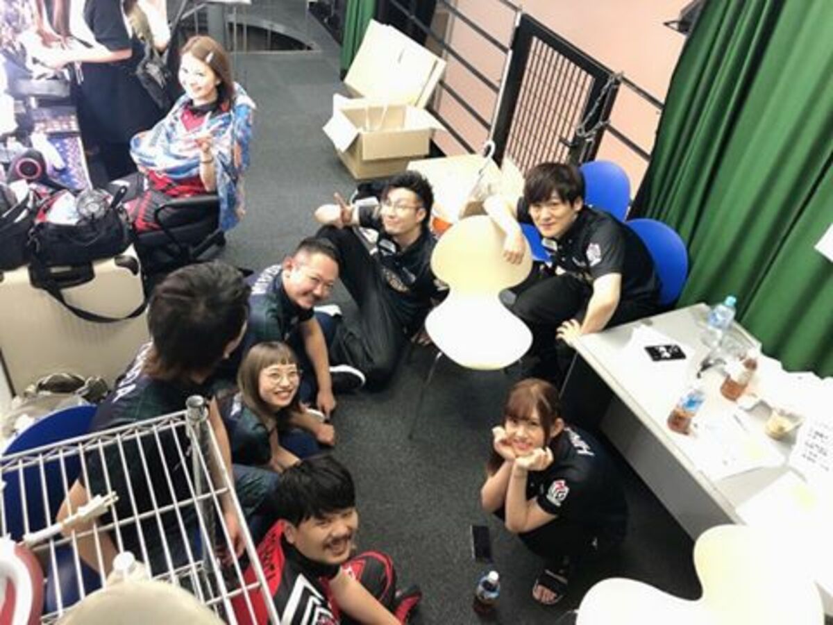 Mリーグシーズンはユニフォームにも要注目 渋谷abemas 松本吉弘が披露した撮影オフショットに反響 ニュース Abema Times
