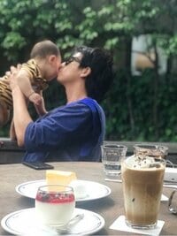 アレク、ドナルドに扮した愛息とぬいぐるみ抱っこし「どっちがおちびーぬ！？」