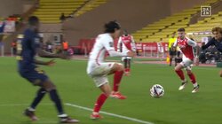 「背中に目ついとるんか」南野拓実の天才的ヒールパスが話題「タイミング完璧だわ」「洒落たパス！」相手守備陣棒立ちの神技プレーで決定機演出