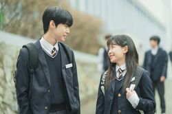 NCT・ドヨンの制服姿に「こんな高校生いたら惚れてしまう」の声、切ない恋愛模様にも反響『私を愛さないXに』3話&4話