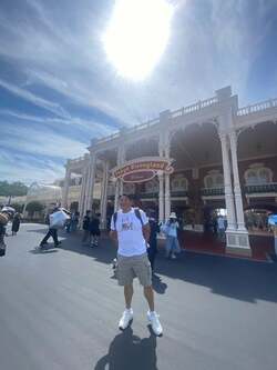 元横綱・花田虎上、久しぶりに家族と訪れたTDL「来たのは2年半ぶりでした」 