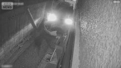 狭い道を“無理やり進む車”　運転の男を逮捕