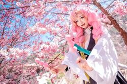 台湾コスプレイヤー・HIKO、「鬼滅の刃」甘露寺蜜璃の“お花見コスプレ”が「Kawaii」と大好評