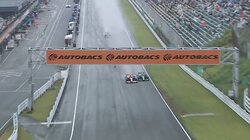 F1リザーブの岩佐が「ぶつけにいく位の気迫で」 初V決めた“鉄壁ブロック”の瞬間「1コーナーでのバトルが鍵だった」