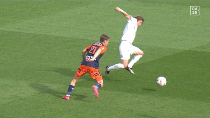 【映像】伊東純也、超絶トラップの直後に転倒→足首負傷
