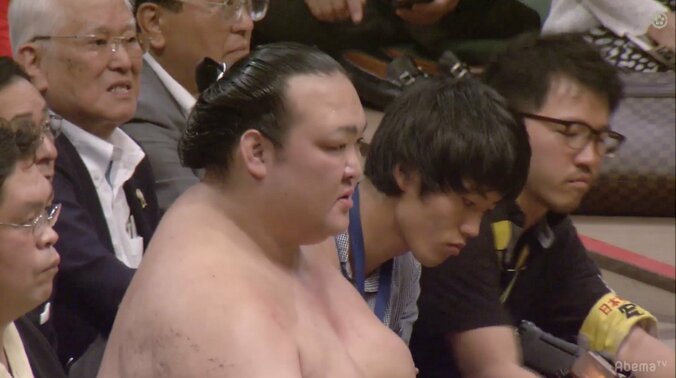 連日必死の稀勢の里、連敗は回避　6勝目で9場所ぶりの勝ち越しにあと2つ 1枚目