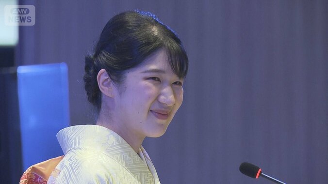 初めてとなる海外でのスピーチはラオス語のあいさつで始まった