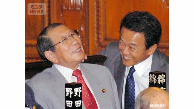 【写真特集】“印籠”姿も…元衆議院議長 綿貫民輔さん(99)が老衰のため死去　建設大臣や自民党幹事長などを歴任　郵政民営化反対で国民新党を旗揚げ 3枚目