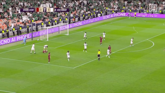 武藤は主審に抗議したが…