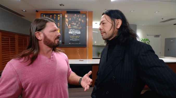 中邑真輔（写真右）とAJスタイルズ（同左）