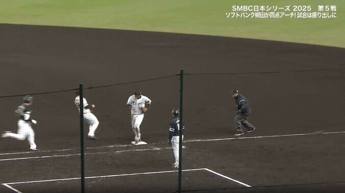 阪神・大山が「とめた」 日本一ならずも甲子園を沸かせた「魂のダイビングキャッチ」に称賛…打撃不振も守備で「魅せた」 2枚目