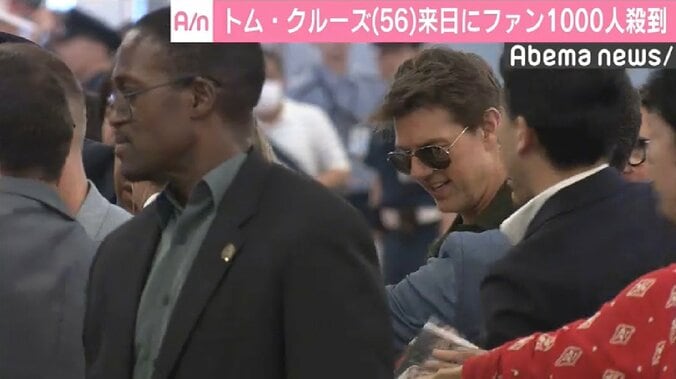 トム・クルーズ来日、ファンに“神対応”で話題　約1000人から大歓声 3枚目