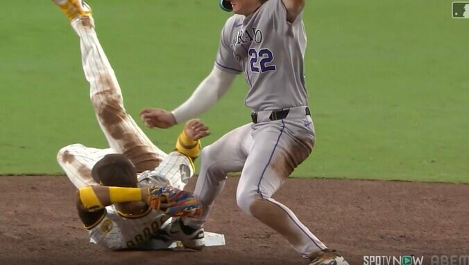 【写真・画像】打者が大激怒！バットをブン投げた「キレすぎて笑ってる」微妙な判定…？審判に暴言連発で即退場も「ストライクじゃね？w」　1枚目