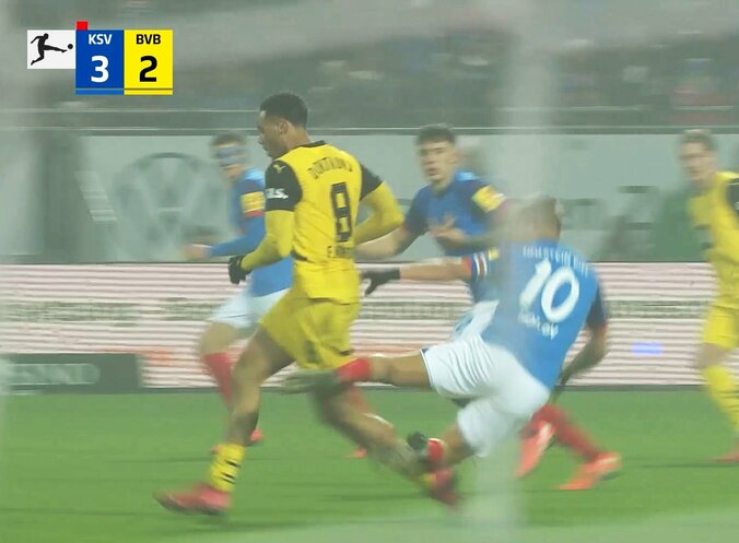 【写真・画像】ブンデス王者を切り裂く！ 佐野海舟の“パワフル縦進入フィニッシュ”が見事すぎる「ベストイレブン級」「一番怖い」守備の鬼が攻撃でも異彩　1枚目