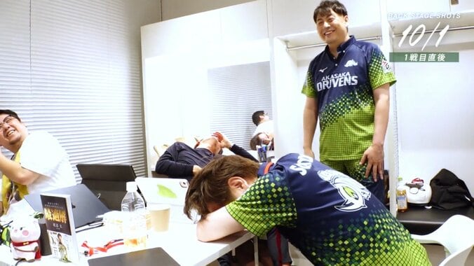 爆笑の控室