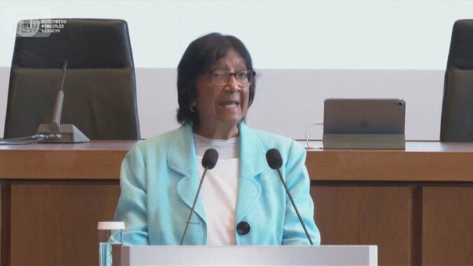 受賞決定について記者会見するピレイ氏