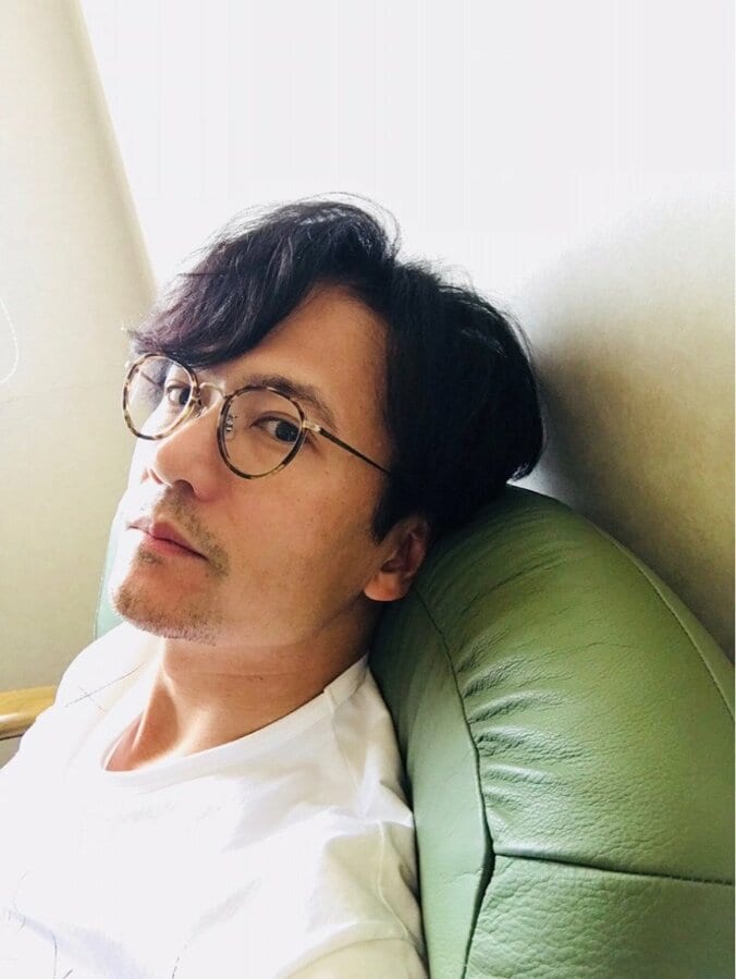 稲垣吾郎、草なぎ剛からお土産もらい容器に悩む「教えて世界…」 1枚目