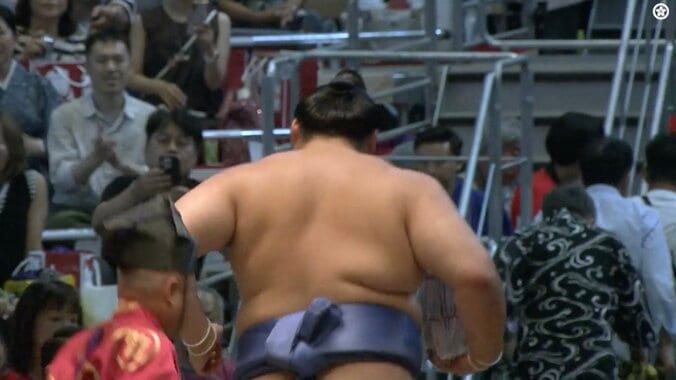 総額413万円…分厚すぎる懸賞を持つ大の里