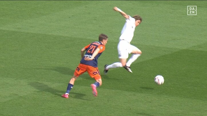 【映像】伊東純也、超絶トラップの直後に転倒→足首負傷