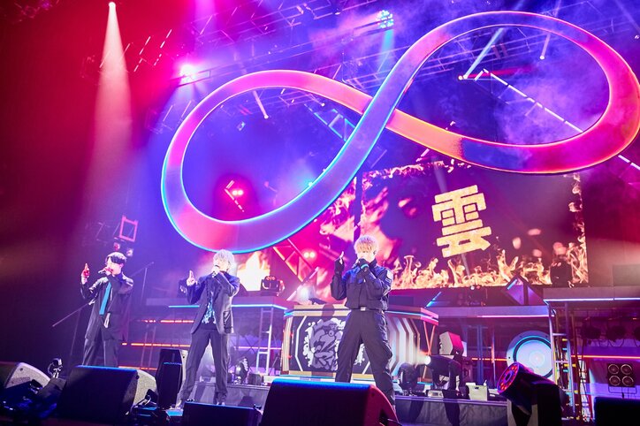 『ヒプノシスマイク』史上初のディビジョン別ライブが開幕！ハマに“ハマ”った2日間！浅沼晋太郎「こうして青い光だけの海を見ることができるとは思っていませんでした」