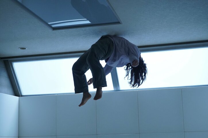 樹海を彷徨う姉、背後から見つめる母…映画『樹海村』場面写真12点解禁